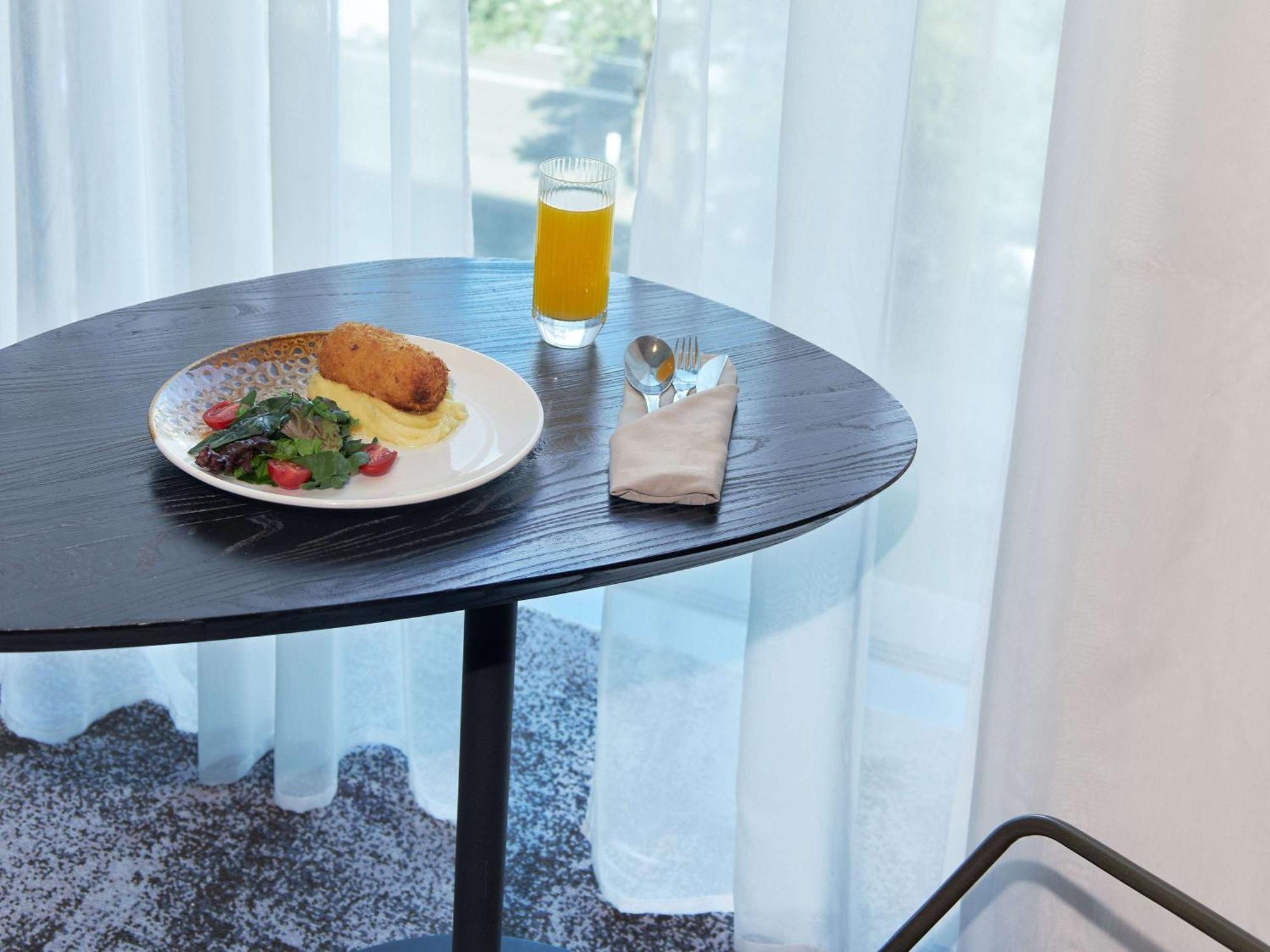 Novotel Living Almaty Jetisu מראה חיצוני תמונה