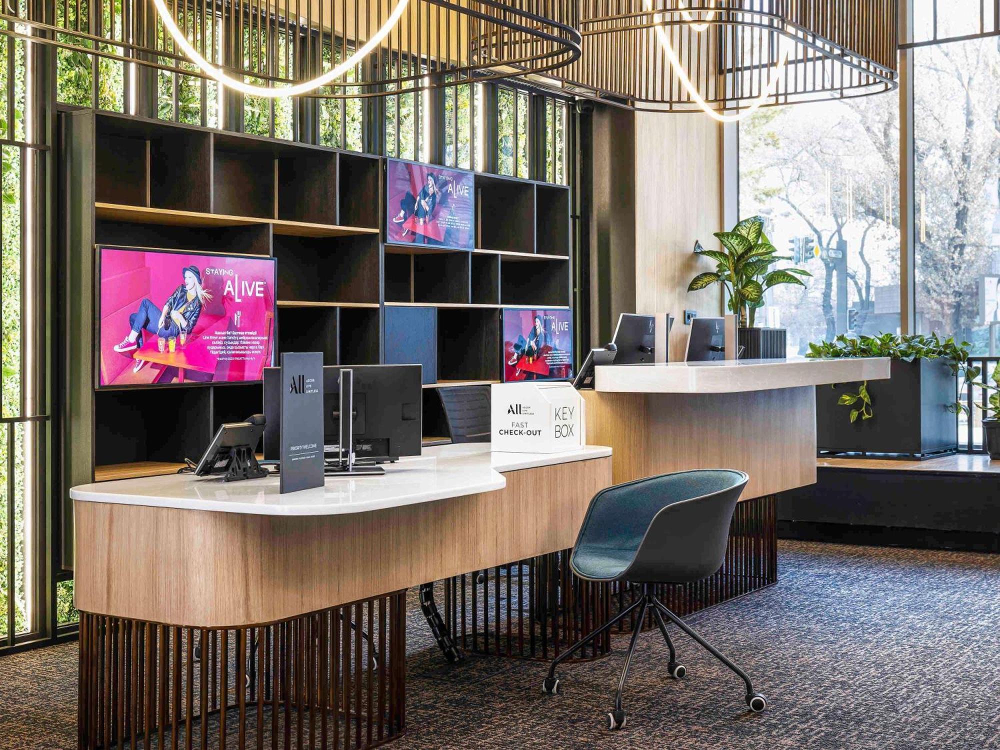 Novotel Living Almaty Jetisu מראה חיצוני תמונה